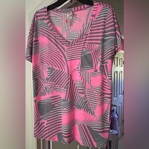 Sew in Love boutique brand shirt. NWT. Small. Hot pink, gray, and white.